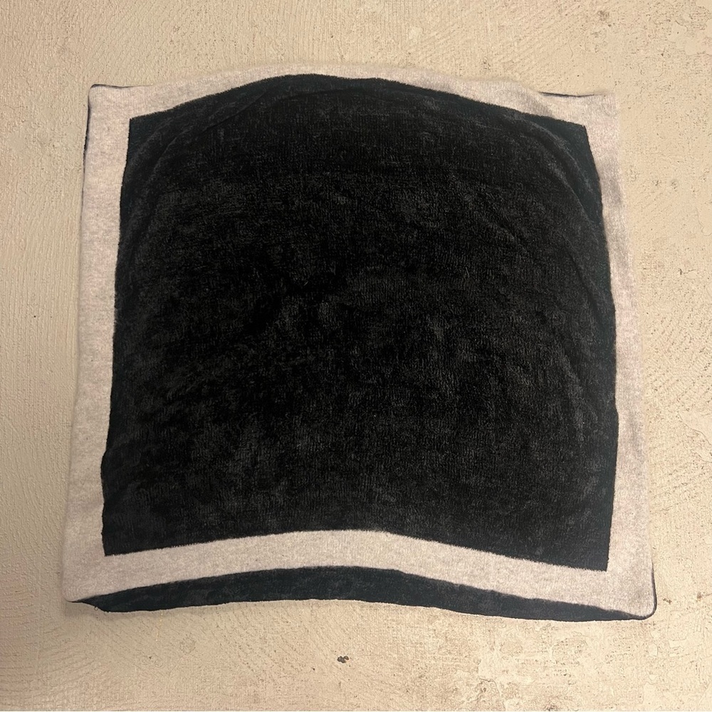Amber Hagen Cashmere Blanket - Picture 6 of 6